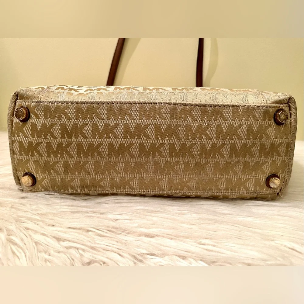 Michael Kors Jet Set Travel Top Zip Shoulder Tote